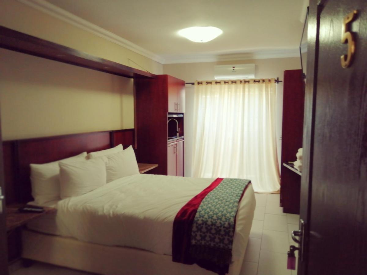 Aps Guesthouse ウィントフーク エクステリア 写真